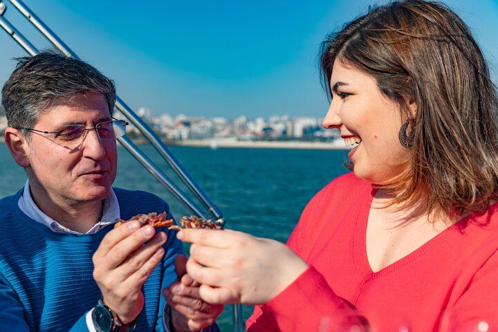 Lisbon Sailboat Wine Tasting with a Sommelier, Private Trip from Doca de Alcântara (8/8)