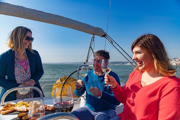 Lisbon Sailboat Wine Tasting with a Sommelier, Private Trip from Doca de Alcântara (2/8)