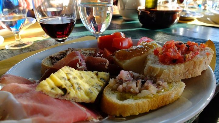 Small-Group Chianti Tasting from Florence at a 12th-Century Villa: Seven Wines and Lunch (3/9)