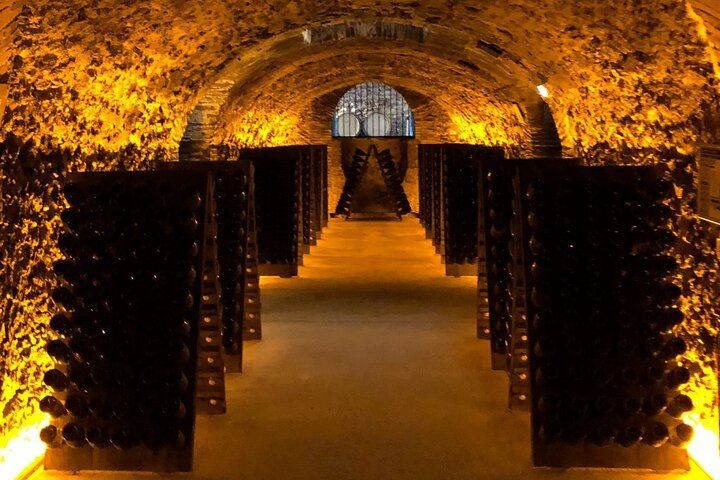 Private Mercedes Champagne Day with Chauffeur-Guide: Veuve Clicquot, Moët & Chandon, Lunch (5/12)