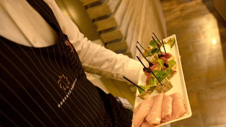 Five-Wine Tasting with Finger Food at the Roberto Sarotto Wine Bar, Alba (4/12)