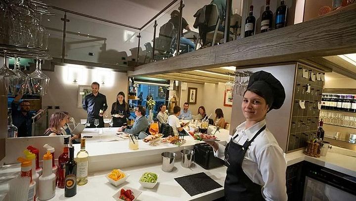 Five-Wine Tasting with Finger Food at the Roberto Sarotto Wine Bar, Alba (1/12)