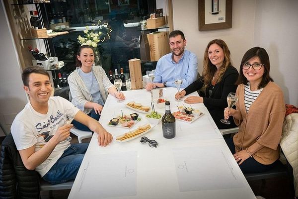 Five-Wine Tasting with Finger Food at the Roberto Sarotto Wine Bar, Alba