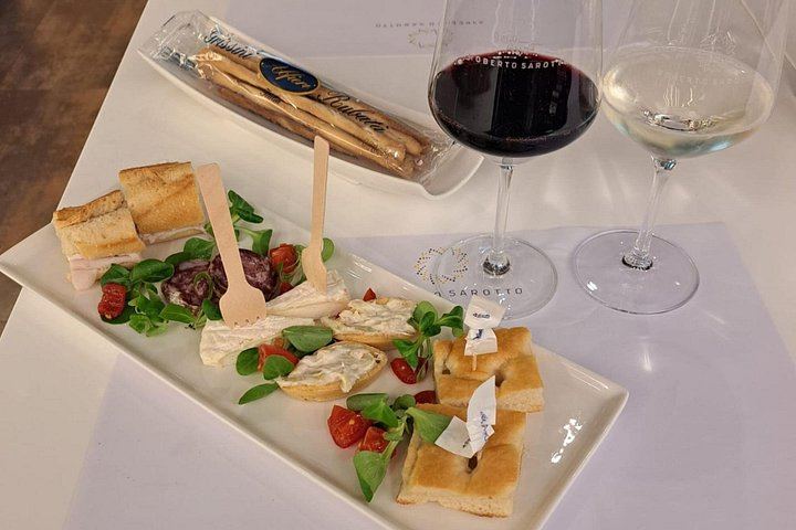 Five-Wine Tasting with Finger Food at the Roberto Sarotto Wine Bar, Alba (7/12)