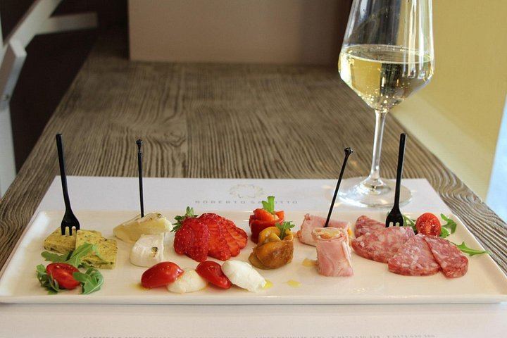 Five-Wine Tasting with Finger Food at the Roberto Sarotto Wine Bar, Alba (11/12)