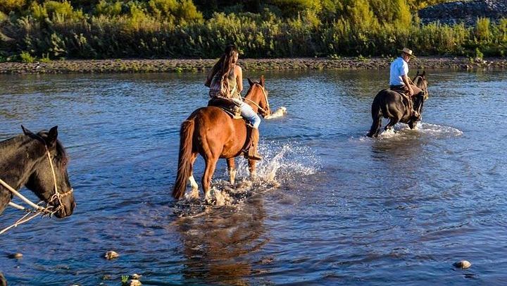 Private Horseback Wine Tour from Santiago: Organic Wine and Country Grill (2/12)