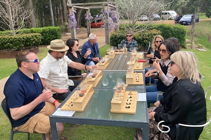 Margaret River Boutique and Established Winery Tour with À La Carte Lunch (12/12)