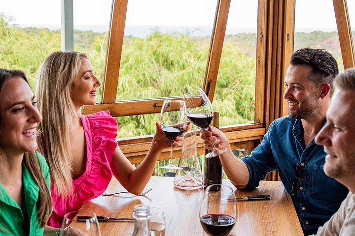 Margaret River Boutique and Established Winery Tour with À La Carte Lunch (8/12)