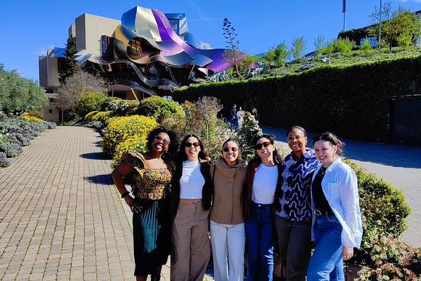 Riscal and Ysios Wine Day from San Sebastian: Full Winery Tour and Three-Course Lunch