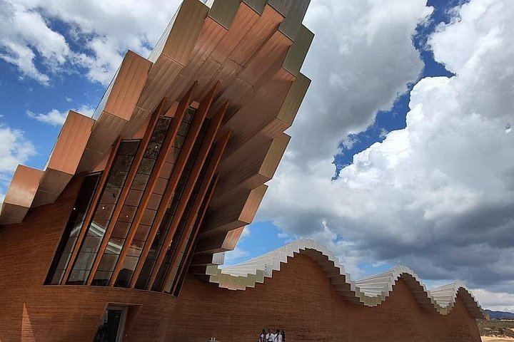Marques de Riscal and Ysios Wine Tour with Three-Course Lunch from Bilbao (12/12)