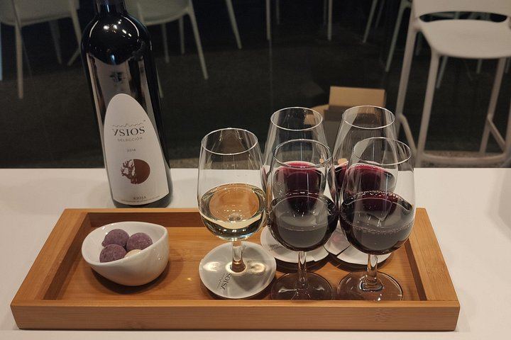 Marques de Riscal and Ysios Wine Tour with Three-Course Lunch from Bilbao (8/12)