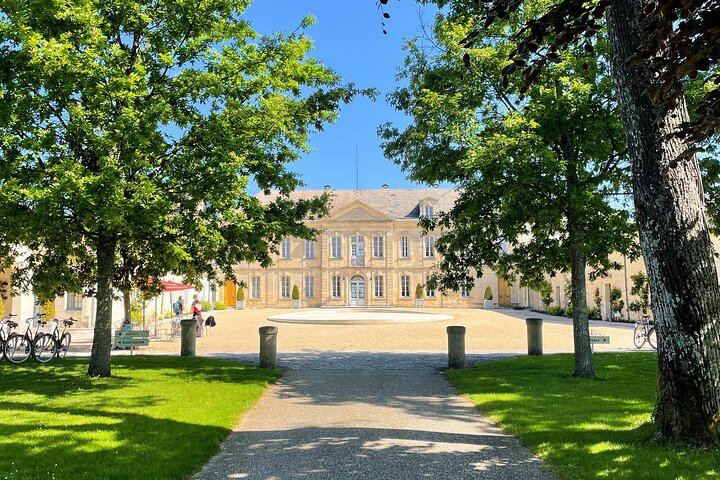 Small-Group Afternoon Wine Tour from Bordeaux: Médoc or Saint-Émilion Château Tasting (10/10)