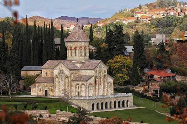 Private Kakheti Tour: Manavi Tasting, Bodbe, Sighnaghi Museum and Telavi