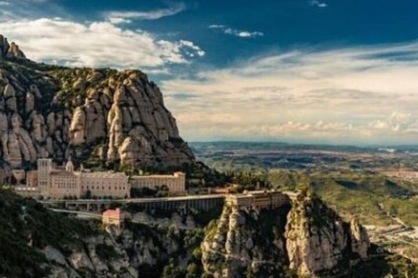 Private Day Trip from Barcelona: Montserrat Monastery, Catalan Lunch and Penedès Winery