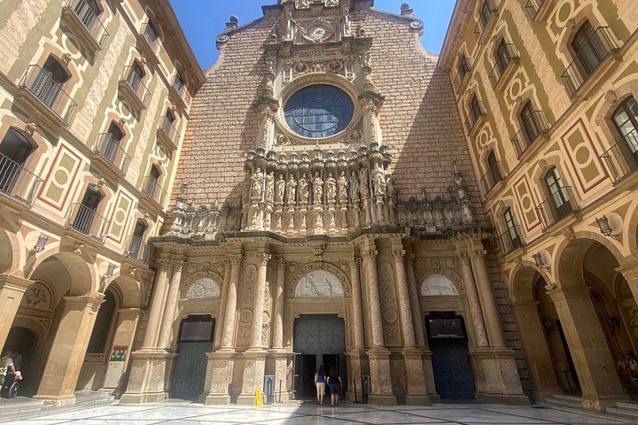 Private Montserrat and Sant Sadurní Cava Day Trip with a Former Winery PR Manager as Guide (3/6)