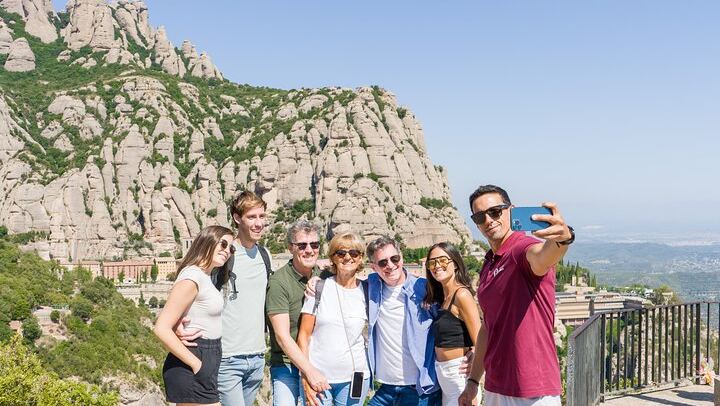 Montserrat Full Day by Cogwheel Train with Monks' Liquor Tasting and Bages Castle Winery (3/12)