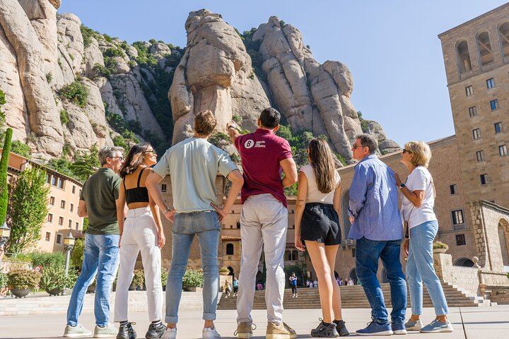 Montserrat Full Day by Cogwheel Train with Monks' Liquor Tasting and Bages Castle Winery (6/12)