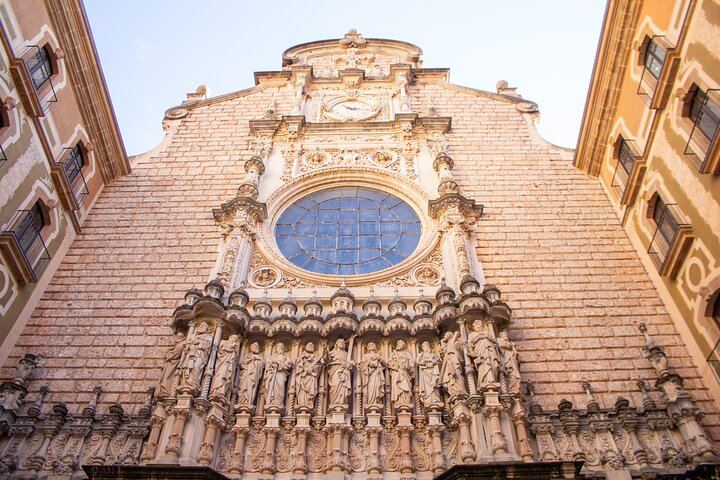 Montserrat Full Day by Cogwheel Train with Monks' Liquor Tasting and Bages Castle Winery (8/12)