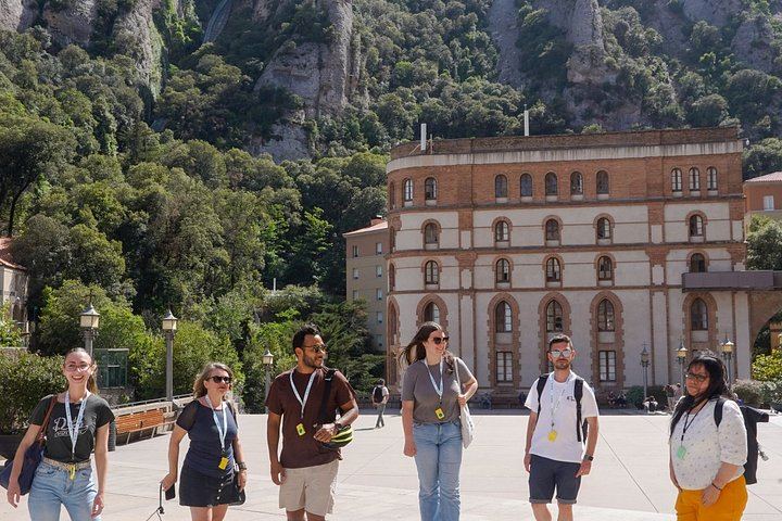 Montserrat Small-Group Coach Trip from Barcelona with Rack Railway and Sommelier Tasting (3/10)