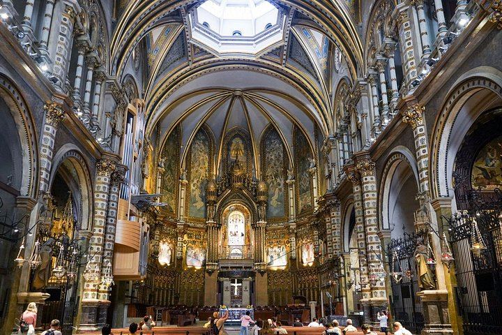 Montserrat Small-Group Coach Trip from Barcelona with Rack Railway and Sommelier Tasting (4/10)