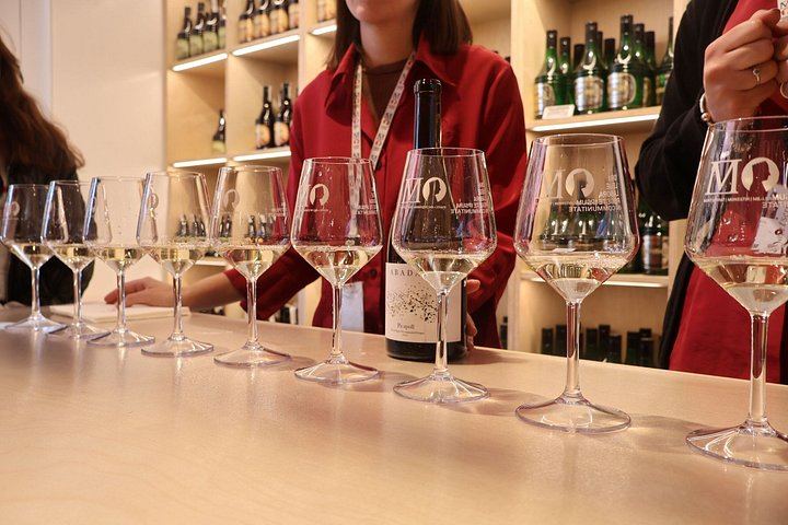 Montserrat Small-Group Coach Trip from Barcelona with Rack Railway and Sommelier Tasting (8/10)