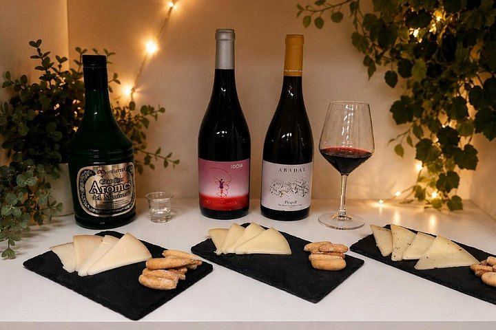 Montserrat Small-Group Coach Trip from Barcelona with Rack Railway and Sommelier Tasting (10/10)
