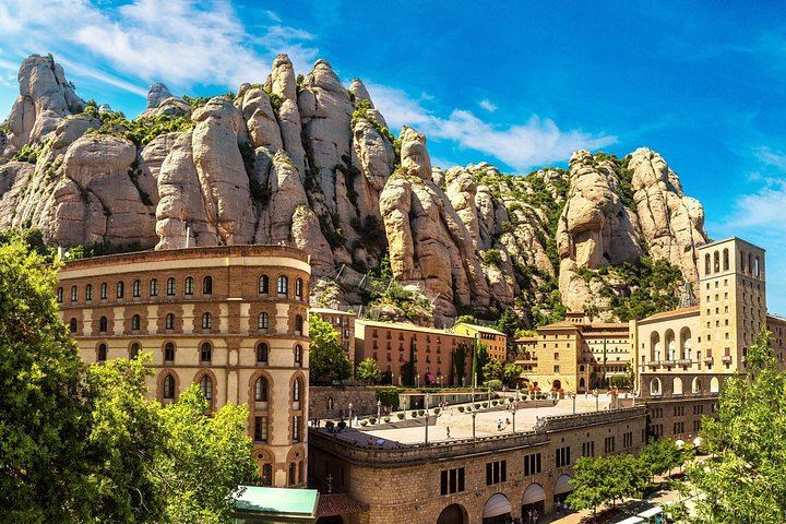 Private 8:30 Montserrat Tour with Three-Course Lunch and Biodynamic Winery Tasting (1/12)
