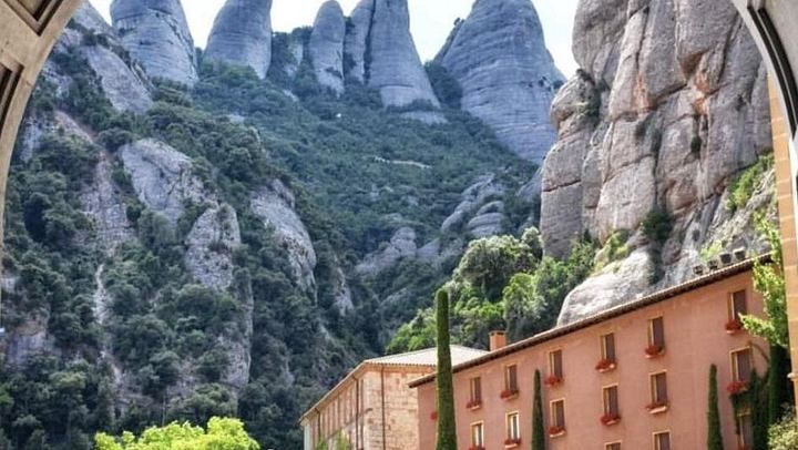 Private 8:30 Montserrat Tour with Three-Course Lunch and Biodynamic Winery Tasting (3/12)