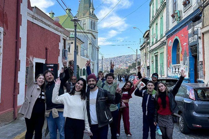 Valparaiso Hill Walk and Casablanca Valley Wine Tasting from Santiago (1/9)