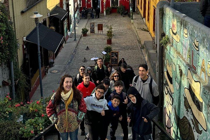 Valparaiso Hill Walk and Casablanca Valley Wine Tasting from Santiago (6/9)
