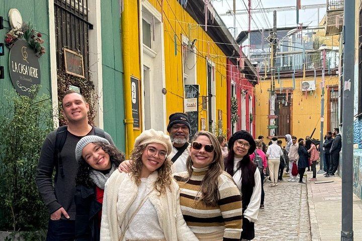 Valparaiso Hill Walk and Casablanca Valley Wine Tasting from Santiago (2/9)
