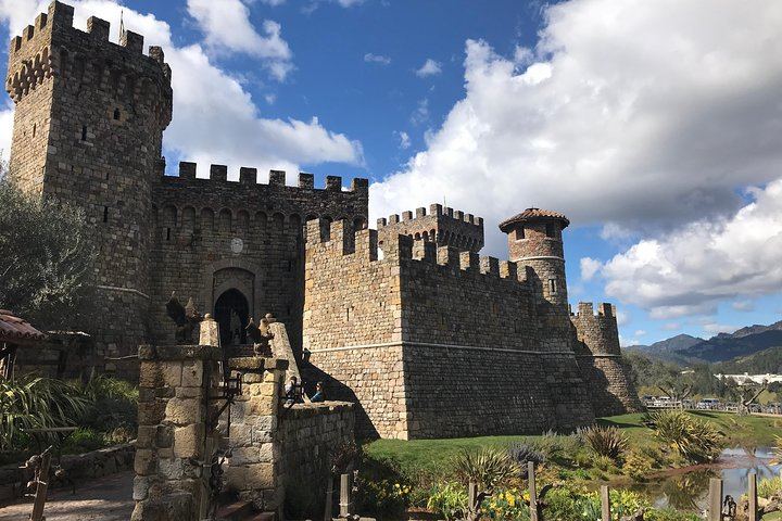 Full-Day Private Napa and Sonoma Wine Tasting Tour with Luxury Car Service (10/12)