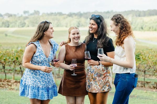 Small-Group Hunter Valley Wine Tour from Newcastle with Distillery and Lunch Stop