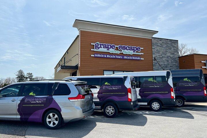 Niagara-on-the-Lake Small Group Wine Tasting: 3 Wineries, Morning or Afternoon (1/11)