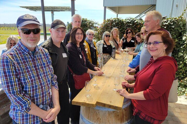 Niagara-on-the-Lake Small Group Wine Tasting: 3 Wineries, Morning or Afternoon (2/11)