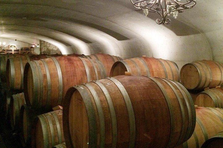 Niagara-on-the-Lake Small Group Wine Tour: 3 Wineries and Picnic Lunch, 5.5 Hours (9/11)