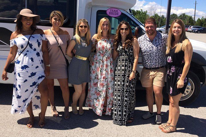 Niagara-on-the-Lake Small Group Wine Tour: 3 Wineries and Picnic Lunch, 5.5 Hours (11/11)
