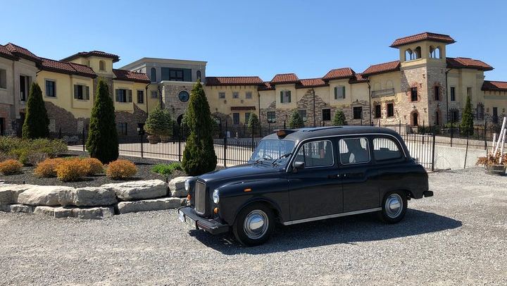 Private Niagara-on-the-Lake Wine Tour in a Classic English Cab with Picnic Lunch (4/11)