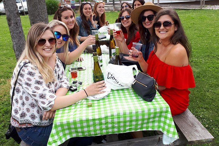Niagara-on-the-Lake Afternoon Boutique Winery Tour with Cheese Pairing, Groups of 4-10 (6/11)