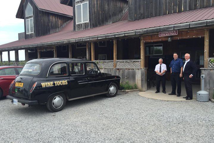 Private Niagara-on-the-Lake Wine Tour in a Classic English Cab with Picnic Lunch (8/11)