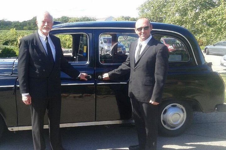 Private Niagara-on-the-Lake Wine Tour in a Classic English Cab with Picnic Lunch (7/11)