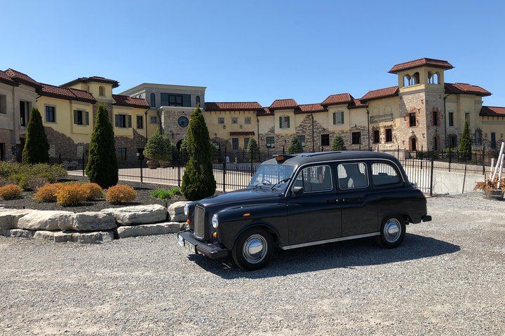 Private Niagara-on-the-Lake Wine Tour in a Classic English Cab with Picnic Lunch (4/11)