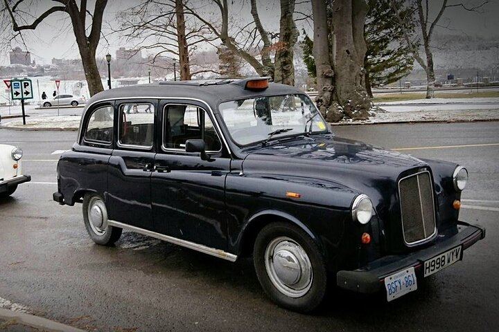 Private Niagara-on-the-Lake Wine Tour in a Classic English Cab with Picnic Lunch (10/11)