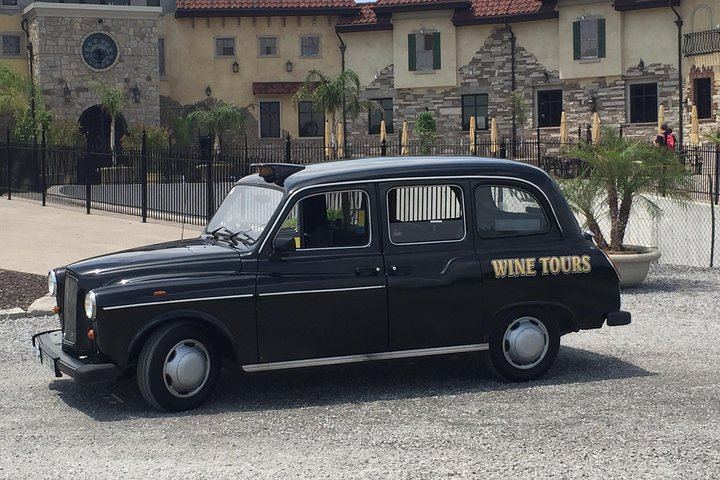 Private Niagara-on-the-Lake Wine Tour in a Classic English Cab with Picnic Lunch (2/11)