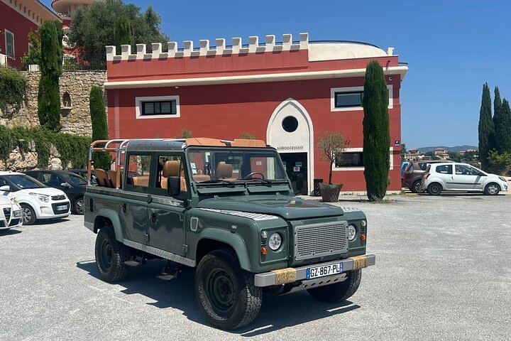 Vintage Land Rover Defender Wine Tasting in the Hills above Nice, Castle of Cremat (6/12)