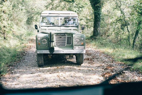 Private Land Rover Defender Wine Tour from Castellina in Chianti, Strade Bianche