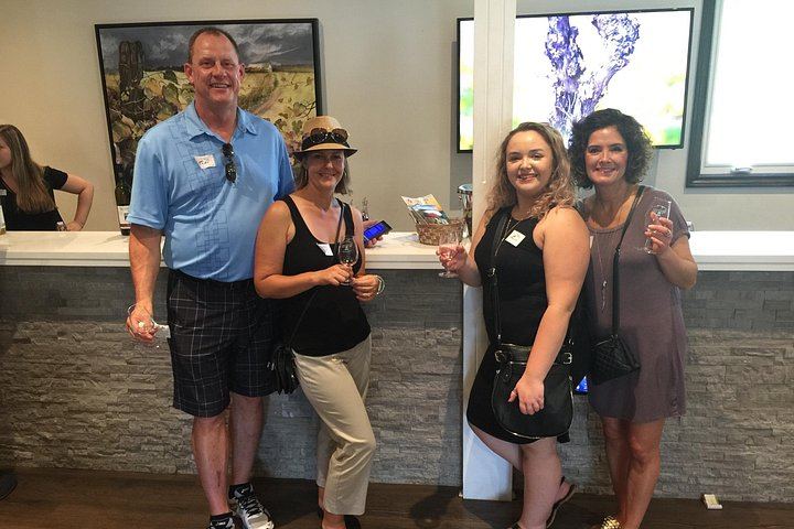 Niagara-on-the-Lake Afternoon Boutique Winery Tour with Cheese Pairing, Groups of 4-10 (7/11)