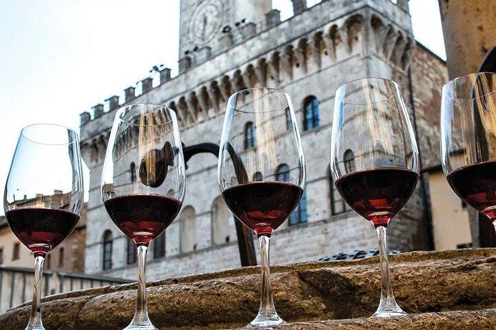 Comparative Italian Wine Tasting with a Sommelier at Perbacco Wine Club, Montepulciano (3/6)