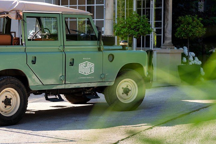Private Southern Burgundy Wine Day in a Vintage Land Rover from Lyon (5/12)