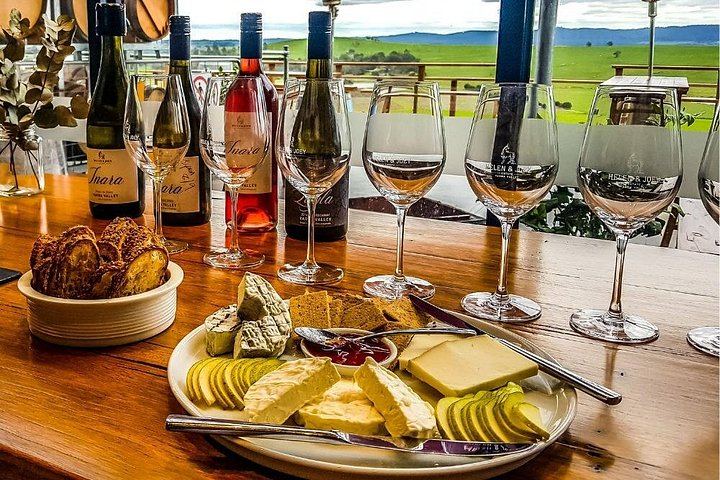 Yarra Valley Day Tour with Farm Stop, Yering Station, Chocolate and Gin Option (1/12)